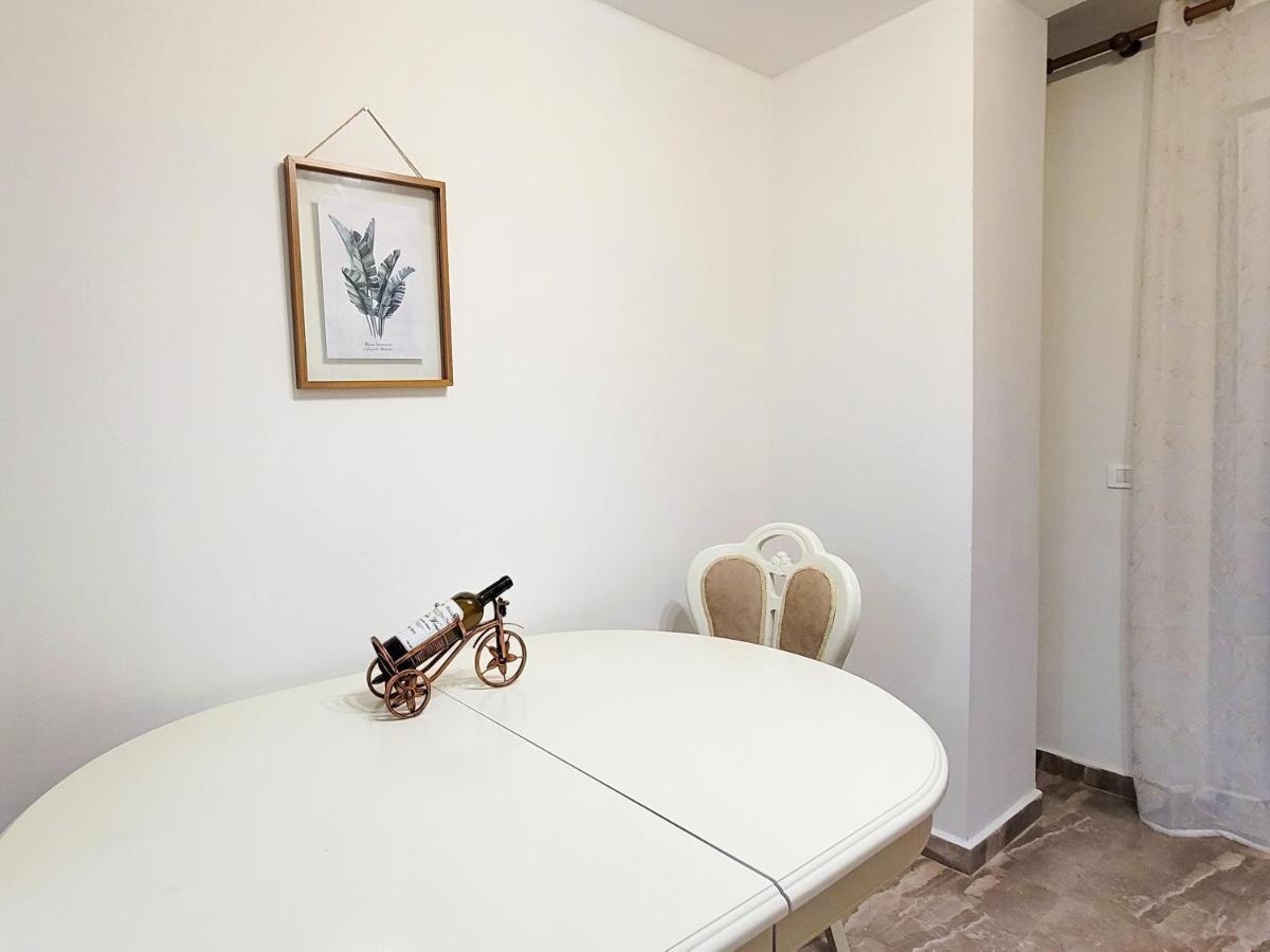 One-Bedroom Gem By The Square Tirana Exterior foto